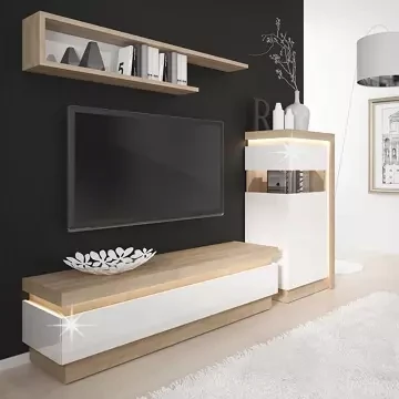 Ako by mal podľa teenegera vyzerať TV stolík v obývačke?